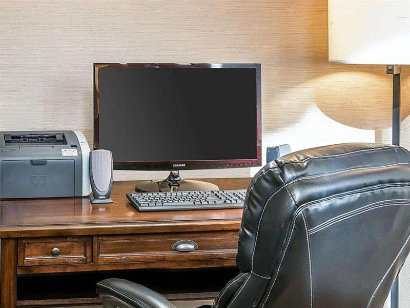 Bluffton Inn & Suites Экстерьер фото