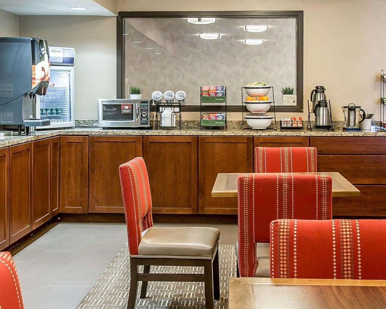 Bluffton Inn & Suites Экстерьер фото