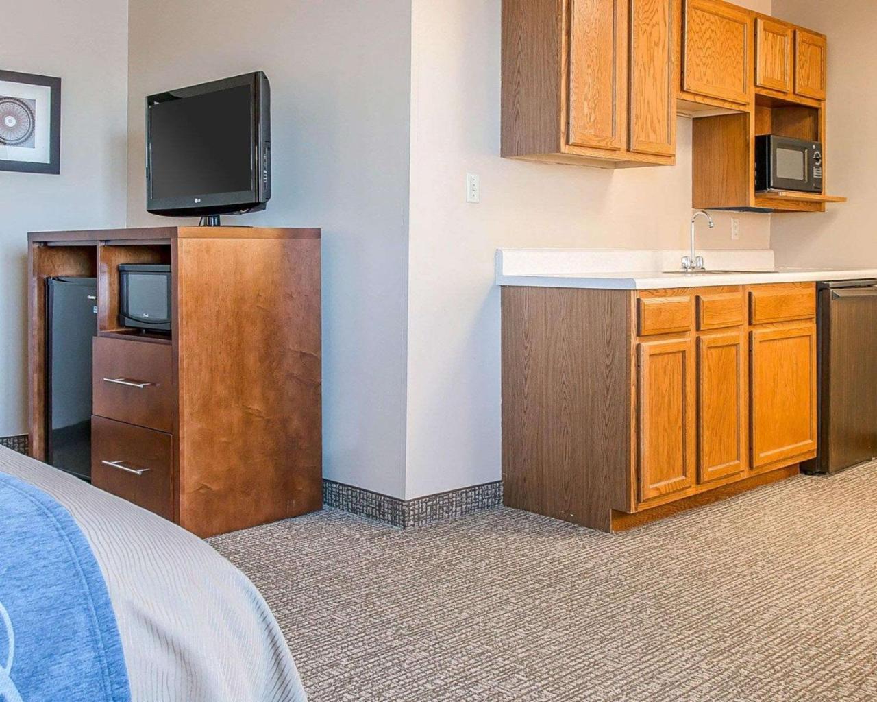 Bluffton Inn & Suites Экстерьер фото