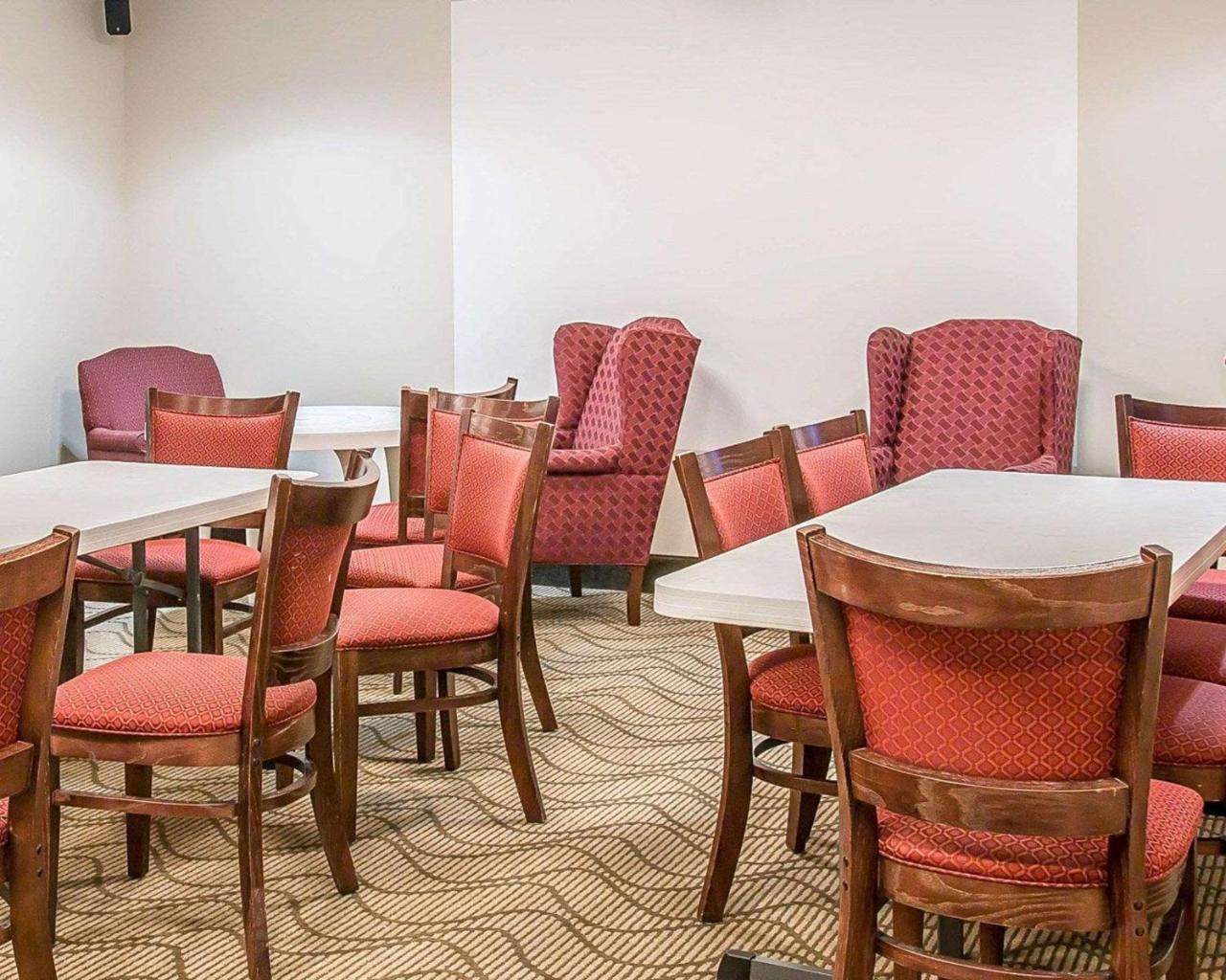 Bluffton Inn & Suites Экстерьер фото